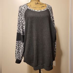 NWT Moa Moa Woman Fleece Sweater